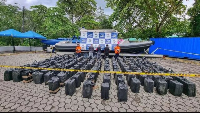 Bllokohet nëndetësja me 3 tonë kokainë, kushton 108 mln dollarë