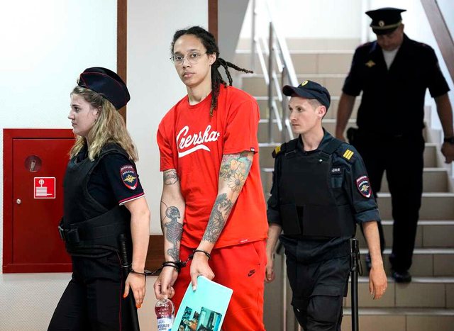 U dënua me 9.5 vite burg në Rusi pasi iu gjet vaj kanabisi në valixhe, basketbollistja amerikane apelon vendimin