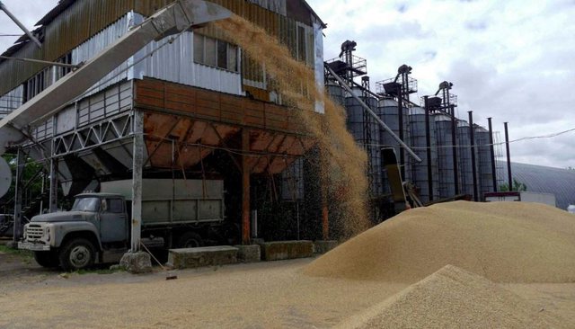 Ukraina, anija e parë e ngarkuar me grurë u largua nga Odessa