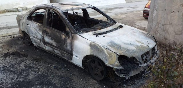 Gjendet një makinë e djegur, policia jep njoftimin pas 5 ditësh