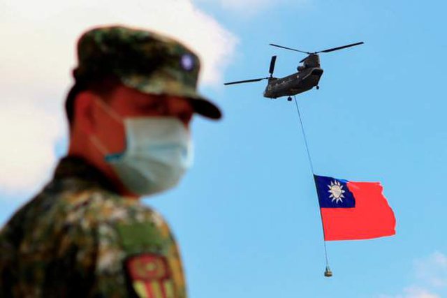 Raketat kalojnë mbi qiellin e Tajvanit në stërvitjen e fundit