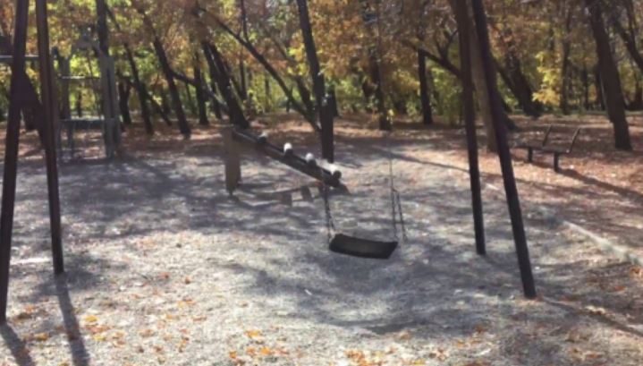 “Më mirë le të vdesë”, flet babai i 19-vjeçarit që dhunoi në grup të miturën