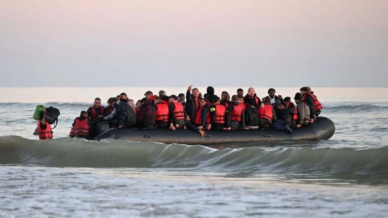 Raporti sekret: 4 nga 10 emigrantë të paligjshëm që hyjnë në Angli janë shqiptarë!