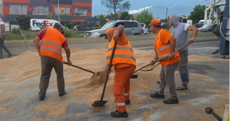 Mblidhet gruri, lirohet autostrada Durrës-Tiranë