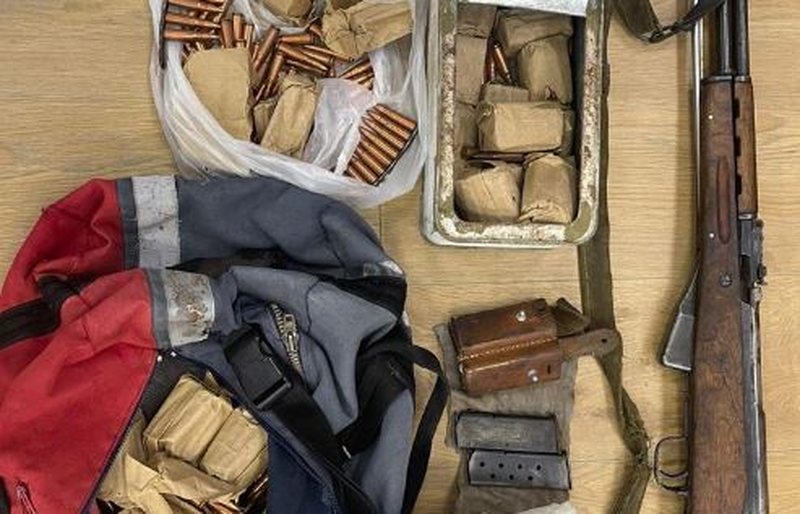 Plas sherri/ Plagoset një person me sende të forta, e pësojnë xhaxhai dhe nipi, ja çfarë u gjen policia në shtëpi