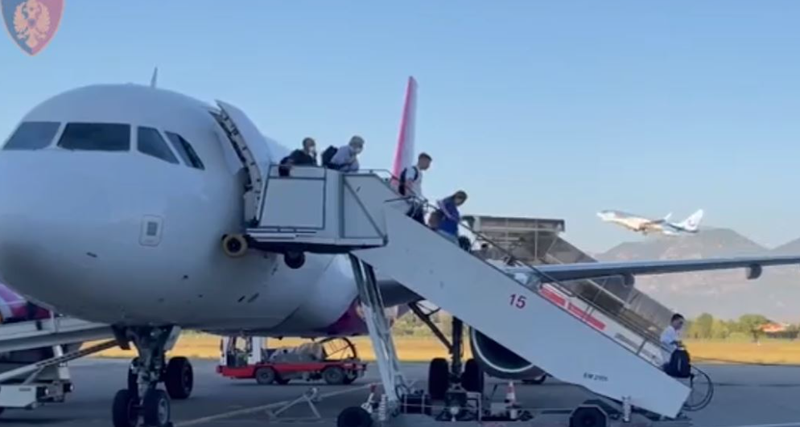 Policia i ndalon hyrjen në Shqipëri 500 shtetasve të huaj, dyshohen për…