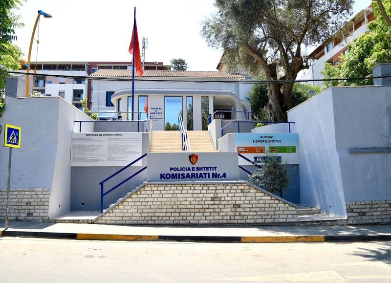 Plagosi me armë zjarri fqinjin në Tiranë, arrestohet autori 49-vjeçar së bashku me shokun që e strehoi