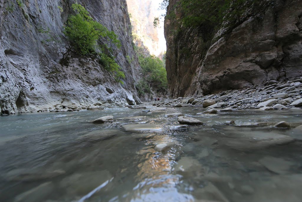 Bllokohen 6 turistë në kanionin e Langaricës, shkak moti i keq