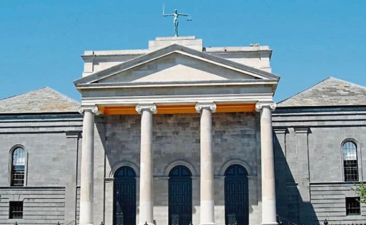 Akuzohen për posedim dhe trafikim lëndësh narkotike, drejtësia irlandeze lë në burg dy shqiptarët