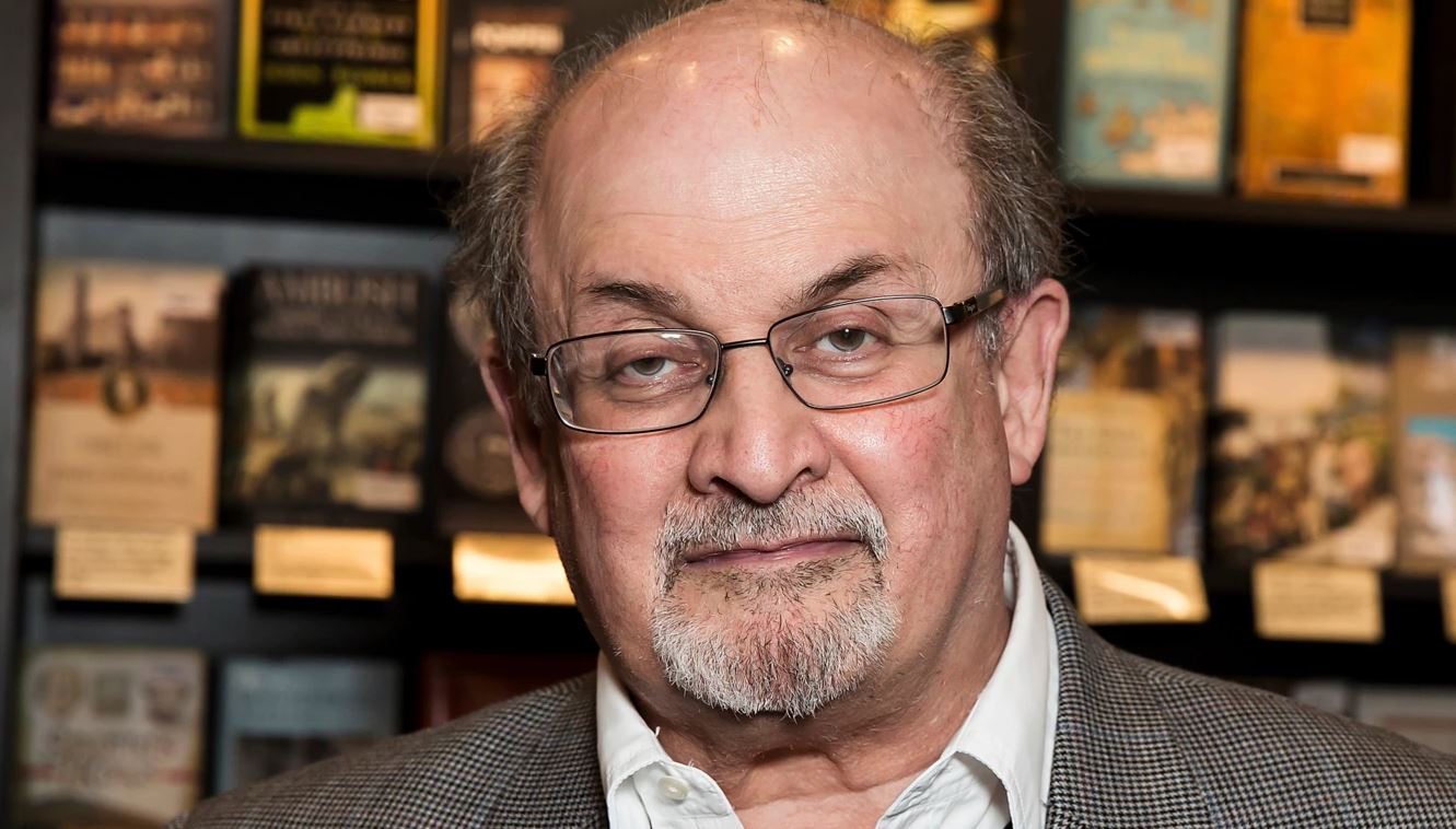 Bota letrare dhe politike dënon me forcë sulmin ndaj shkrimtarit Salman Rushdie, ja mesazhi që dërgoi para sulmit