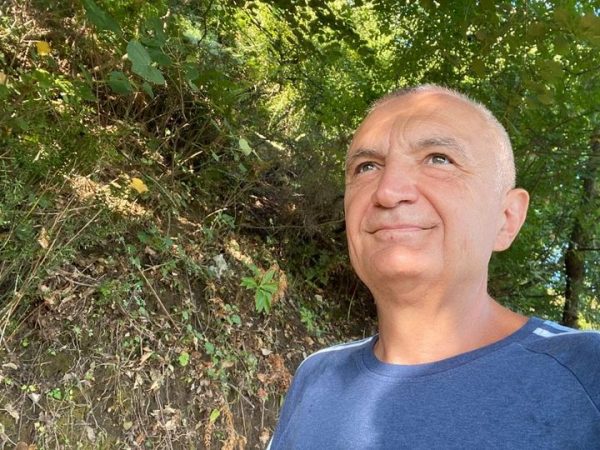 Meta i frymëzuar mes natyrës: Ditë e re me energji të reja