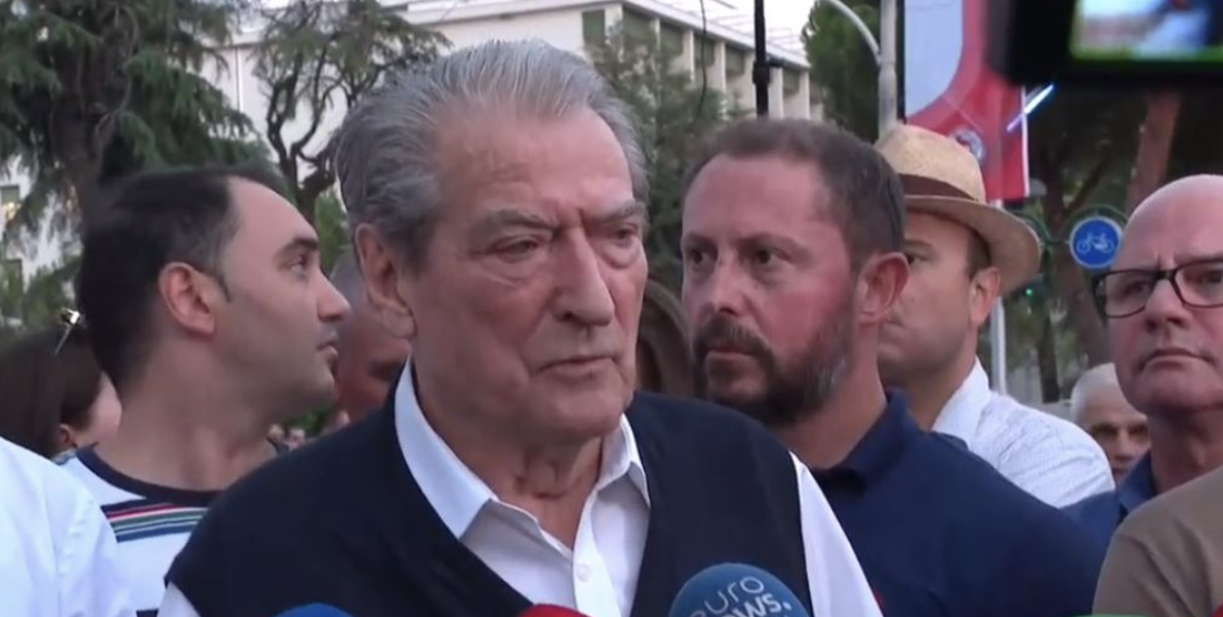 Çfarë do të bënit nëse do të ishit në vend të Ramës? Berisha përgjigjet nga protesta: Në minutën e katërt …