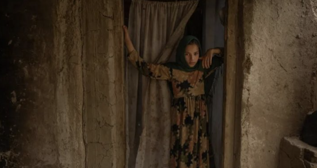 “I rrahën në mes të tregut vetëm se qeshën”, si është jeta e vajzave në Afganistanin e talebanëve