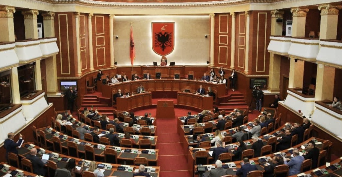 Kuvendi kërkesë kreut të Autoritetit të Dosjeve: Publiko emrat e ish-sigurimsave që janë pjesë e administratës publike