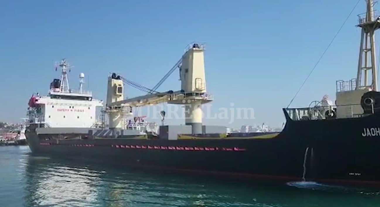 6 mijë ton grurë nga Ukraina në Durrës, shihni momentet kur anija mbërrin në port (VIDEO)
