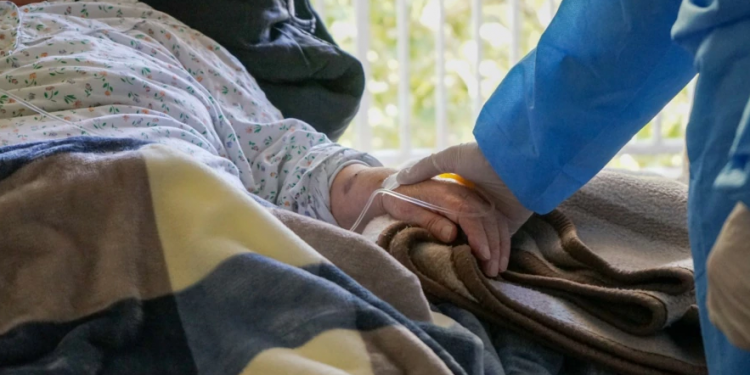 Dy viktima dhe mbi 700 raste me COVID-19 në Kosovë