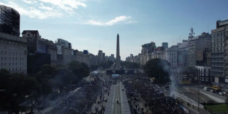 Kampionati i mishit të pjekur, mijëra vetë marrin pjesë në garën e skarës në Buenos Aires