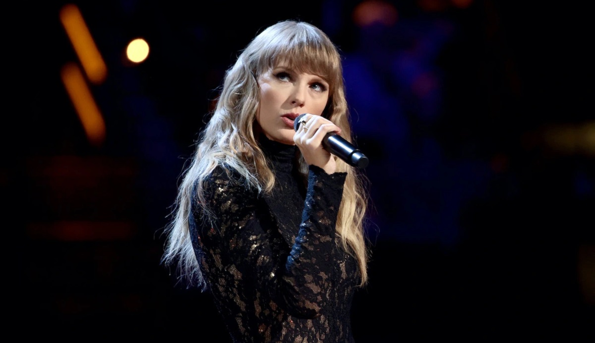 Taylor Swift përfundon në gjykatë