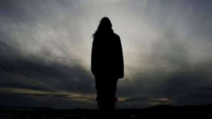 Largohet nga banesa 27-vjeçarja në Durrës, familjarët në ankth prej gjendjes së saj