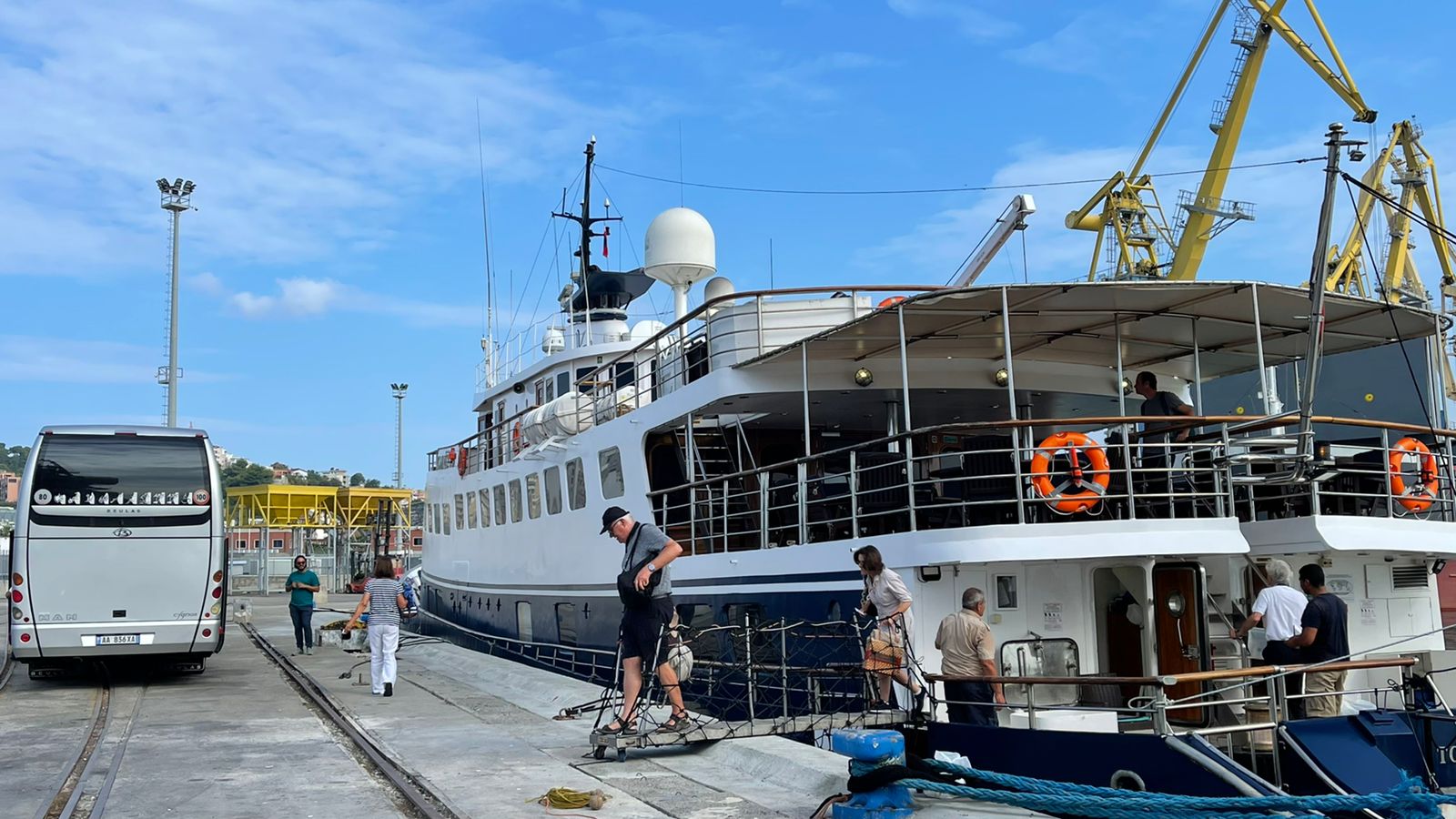 Mbërrijnë turistët me anijen “To Callisto” në portin e Durrësit