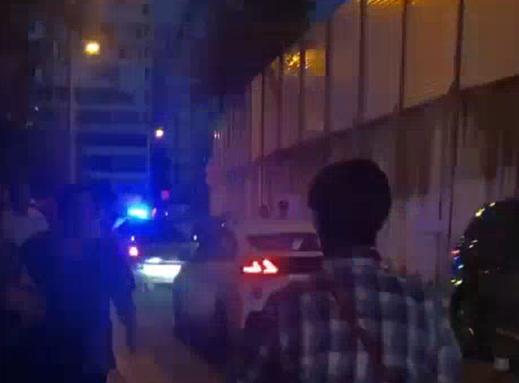 Shoferja humb kontrollin dhe del në trotuar, merr përpara 3 kalimtarë