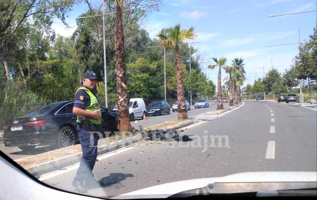 Përplasen dy makina pranë Plepave në Durrës, dy të lënduar