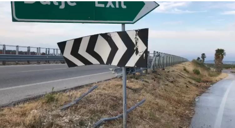 Aksident i rëndë/ Makina del nga rruga, humb jetën fëmija 6 vjeç, plagosen tre anëtarët e familjes