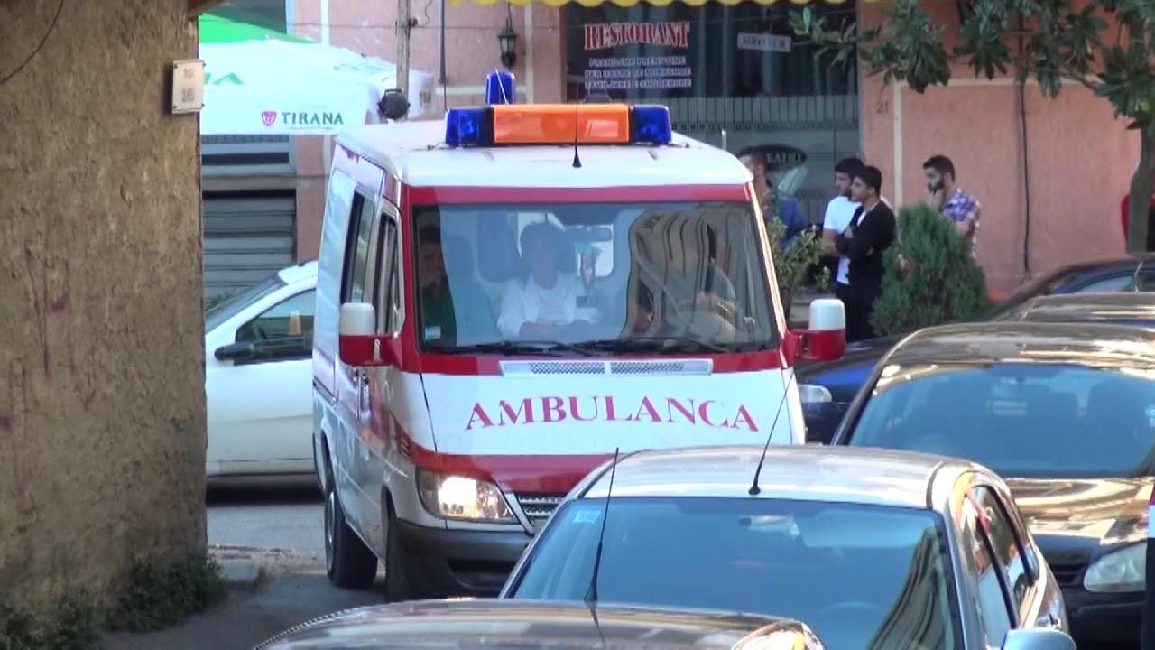 Gruaja qëllon burrin me thikë pas një sherri, dërgohet me urgjencë në spital