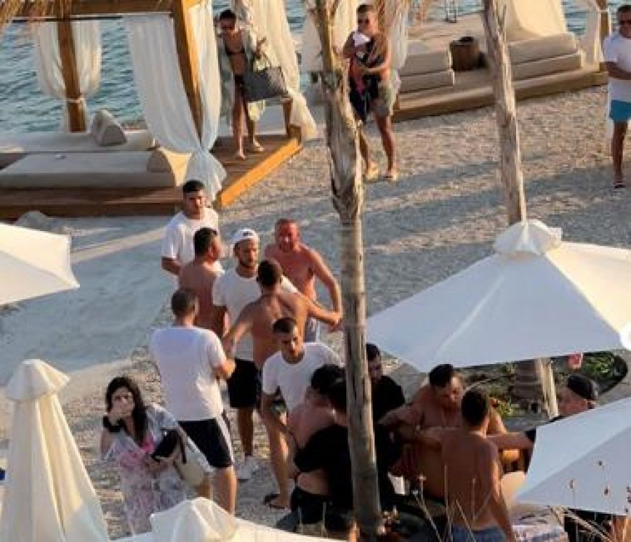 Plas grushti mes pushuesve në Vlorë