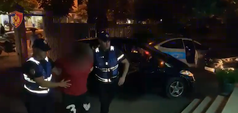 Durrës, i vodhi makinën një gruaje, zbulohet dhe arrestohet hajduti 34-vjeçar (VIDEO)