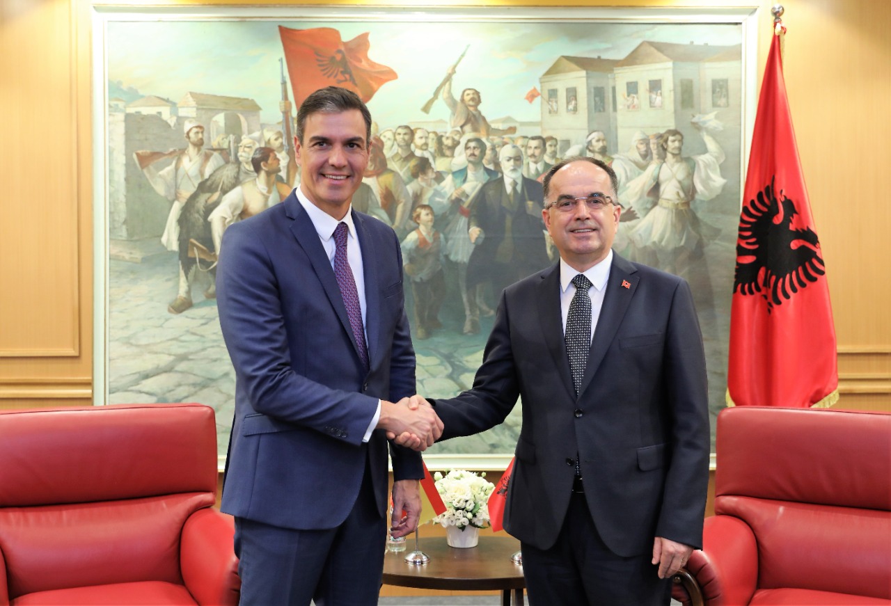 Presidenti Begaj përshëndet autoritetet e Kosovës për shmangien e provokimit në veri