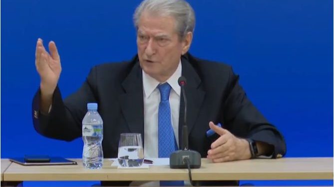 Afera e portit të Durrësit/ Berisha paralajmëron qytetarët: Mos blini apartamente, do konfiskohen