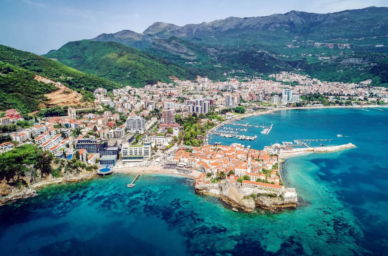 Helmohen 96 turistë në Budva të Malit të Zi