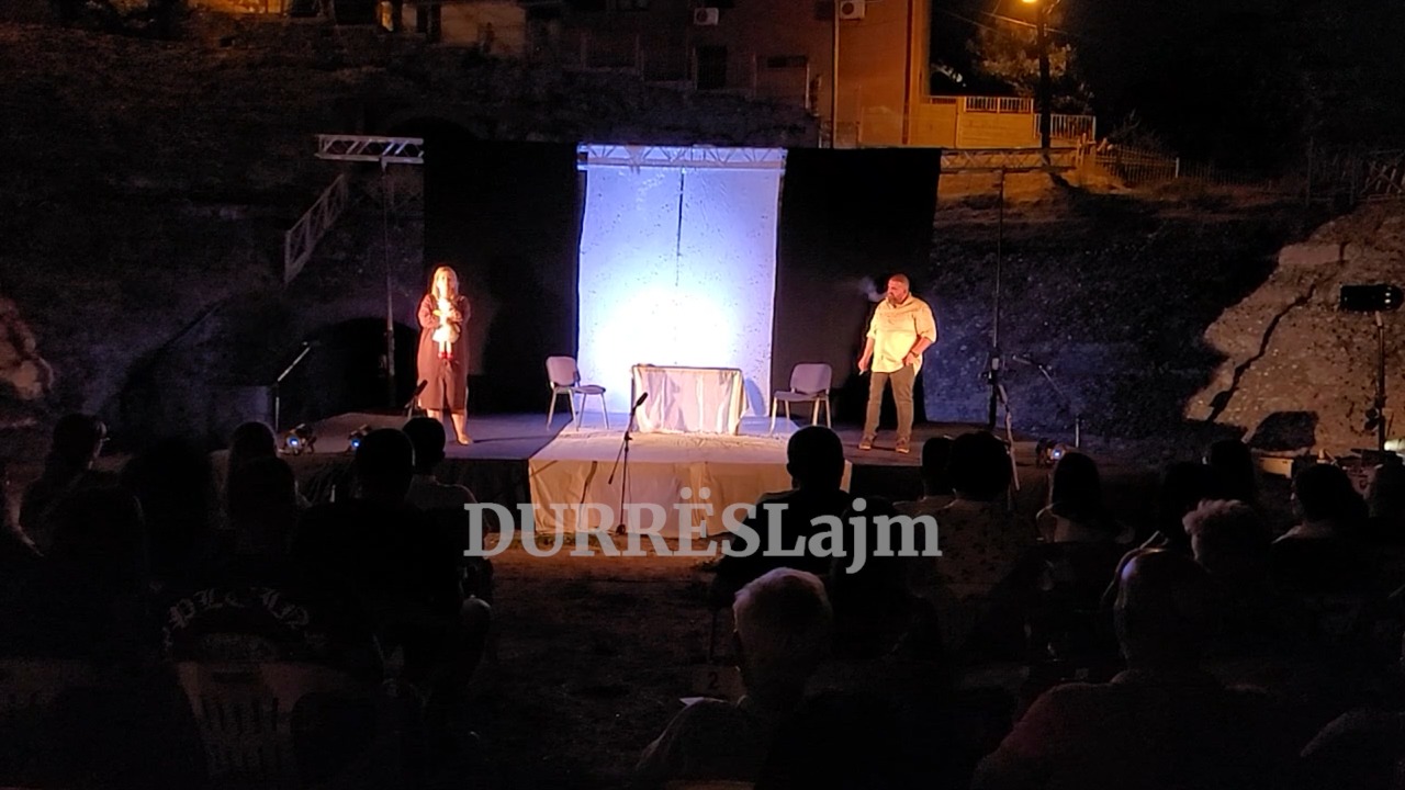 “Pa faj”, një dramë familjare në amfiteatrin antik të Durrësit (VIDEO)