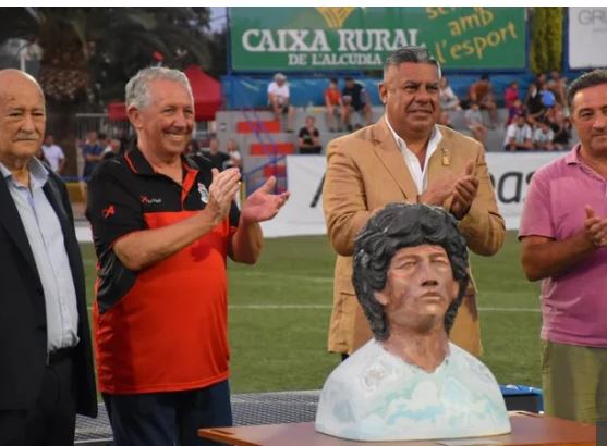 E tmerrshme, tifozët shpërthejnë në kritika pas zbulimit të statujës së Maradonës në Spanjë