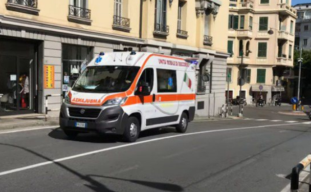 Itali, nuk e vuri re pas makinës, babai shtyp për vdekje foshnjën 1-vjeçare