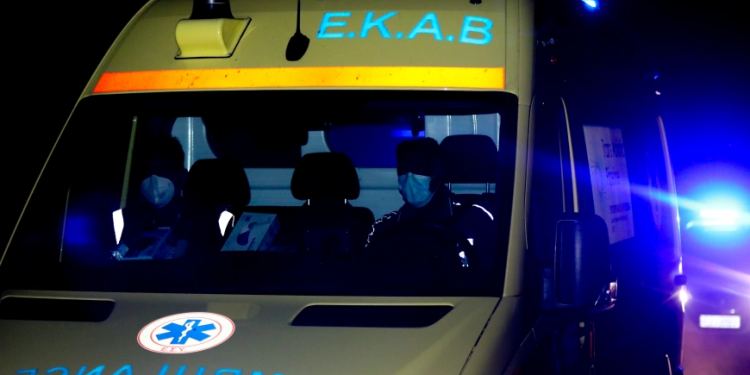 U përlesh me djalin e tij, i moshuari grek i jep fund jetës duke u hedhur nga ballkoni i apartamentit