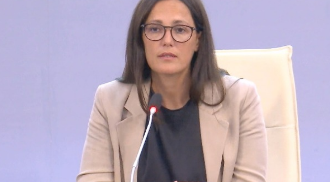 Pse Bordi i Transparencës nuk e ul çmimin e naftës kur bie në bursë? Ministrja Ibrahimaj: Aspak e vërtetë