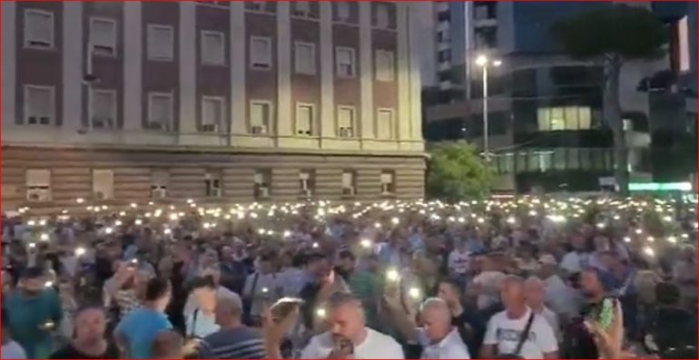 Protestuesit: Rama ka kohë deri të hënën për të shkarkuar Nanon dhe ministrat
