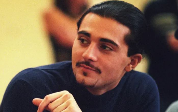 Këngëtari 41-vjeçar gjendet i pajetë në banesë