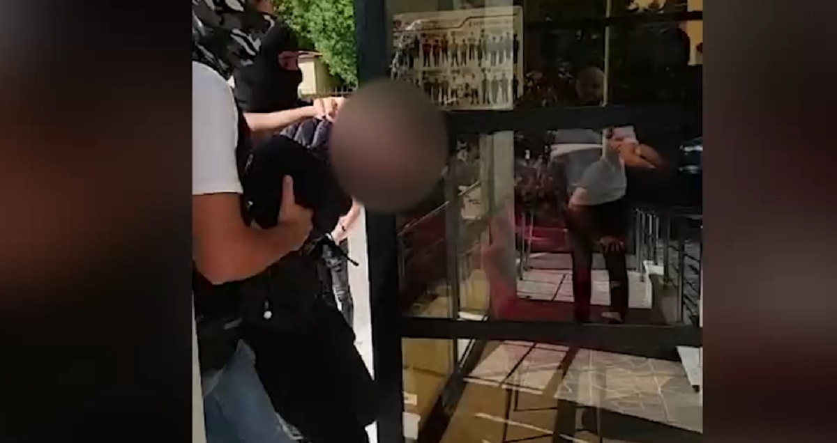 Vodhi 2 kasaforta në një banesë, arrestohet 27-vjeçari