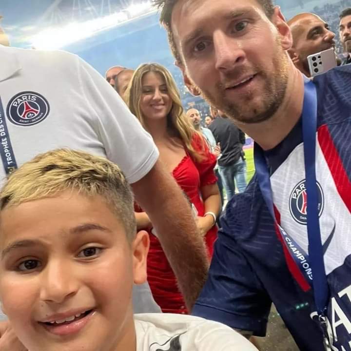 Messi ndërhyn te forcat e sigurisë, lumturon tifozin e vogël me foton e jetës (VIDEO)