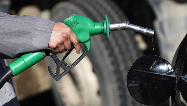 Ulet çmimi i naftës/ Rënia në bursa për shkak të krizës që po prek Kinën