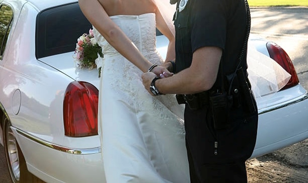 Nusja prangoset ditën e dasmës, dhëndri ikën në drejtim të paditur