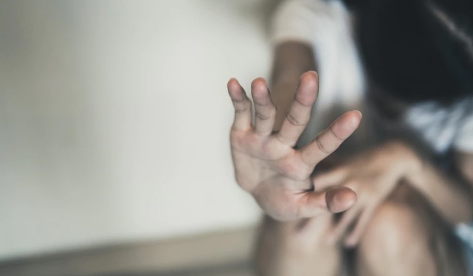 Rasti tronditës i përdhunimit të 11-vjeçares/ Vjen dorëheqja e dytë në Kosovë pas largimit të Drejtorit të Policisë