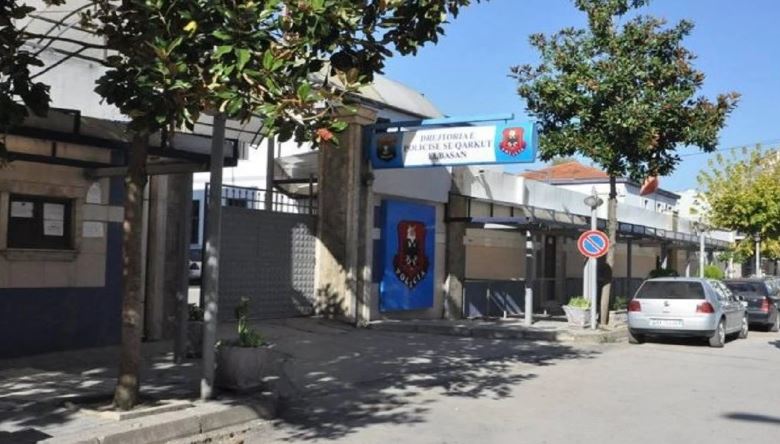 Sherr mes të rinjve në Elbasan, një i plagosur me thikë