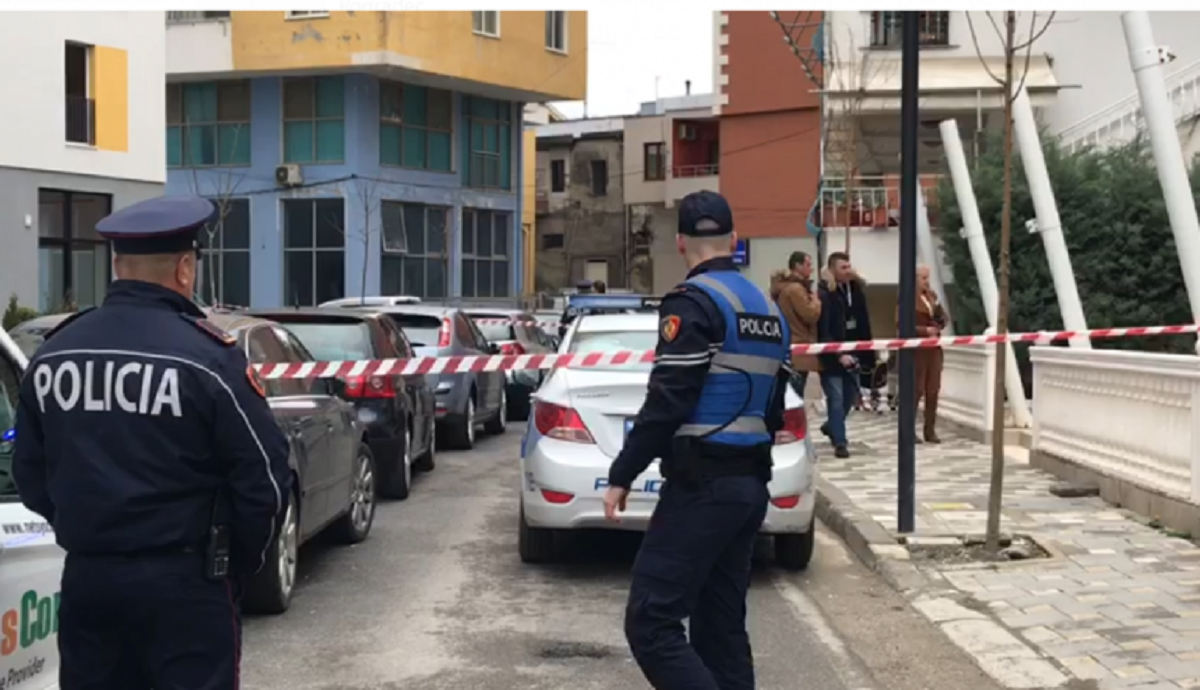 Kapet 46-vjeçari në kërkim, hodhi ndezës granate në një restorant