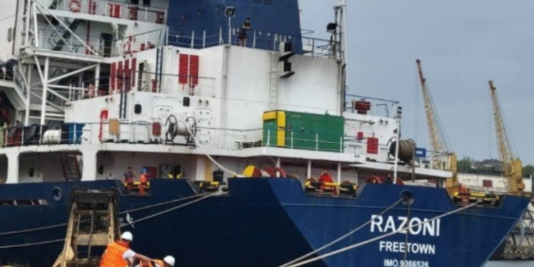 “Zhduket” anija e parë me drithëra që u largua nga Ukraina, asnjë informacion për vendndodhjen