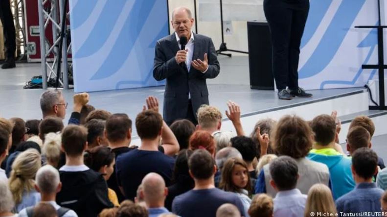 Kancelari Scholz: Putini e filloi luftën për arsye “plotësisht absurde”