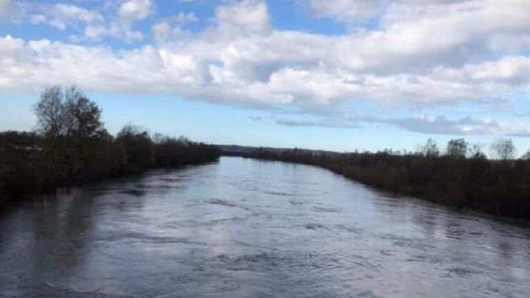 Gjendet një trup i dekompozuar në lumin Seman, detajet e para